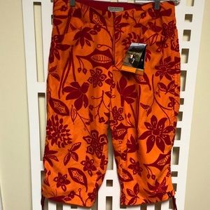 NWT Royal Robbin hiking Capri size 8.Beautiful pattern.